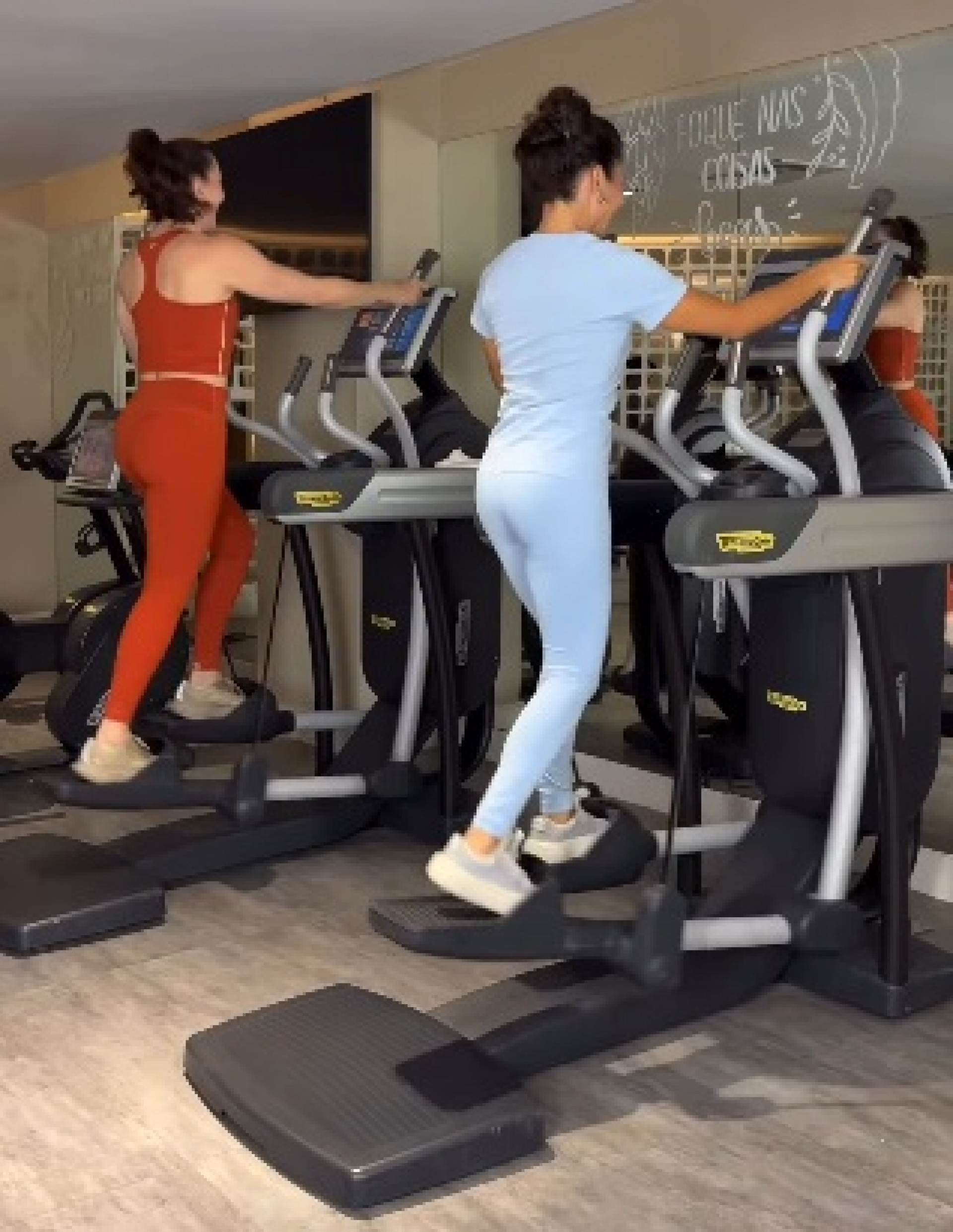 Claudia Raia publicou vídeo na academia com Fernanda Souza - Reprodução/Instagram 