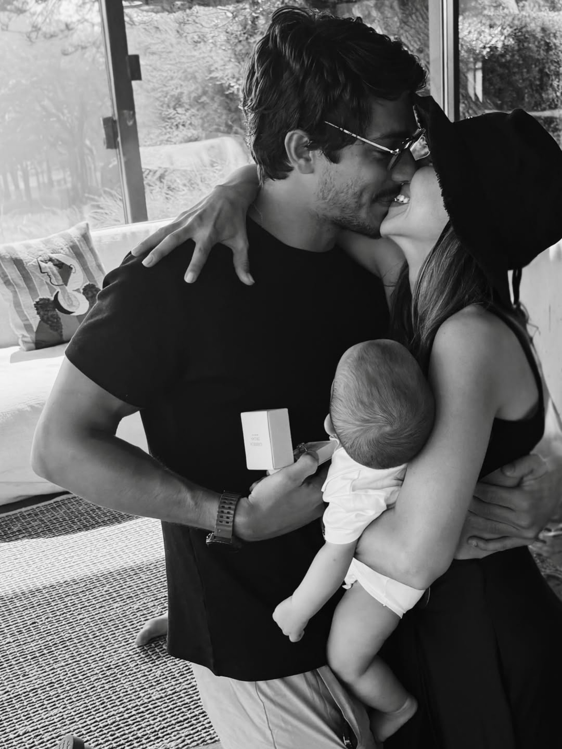 Mariana Rios anuncia noivado com João Diniz: \'Meu riso é tão feliz contigo\'