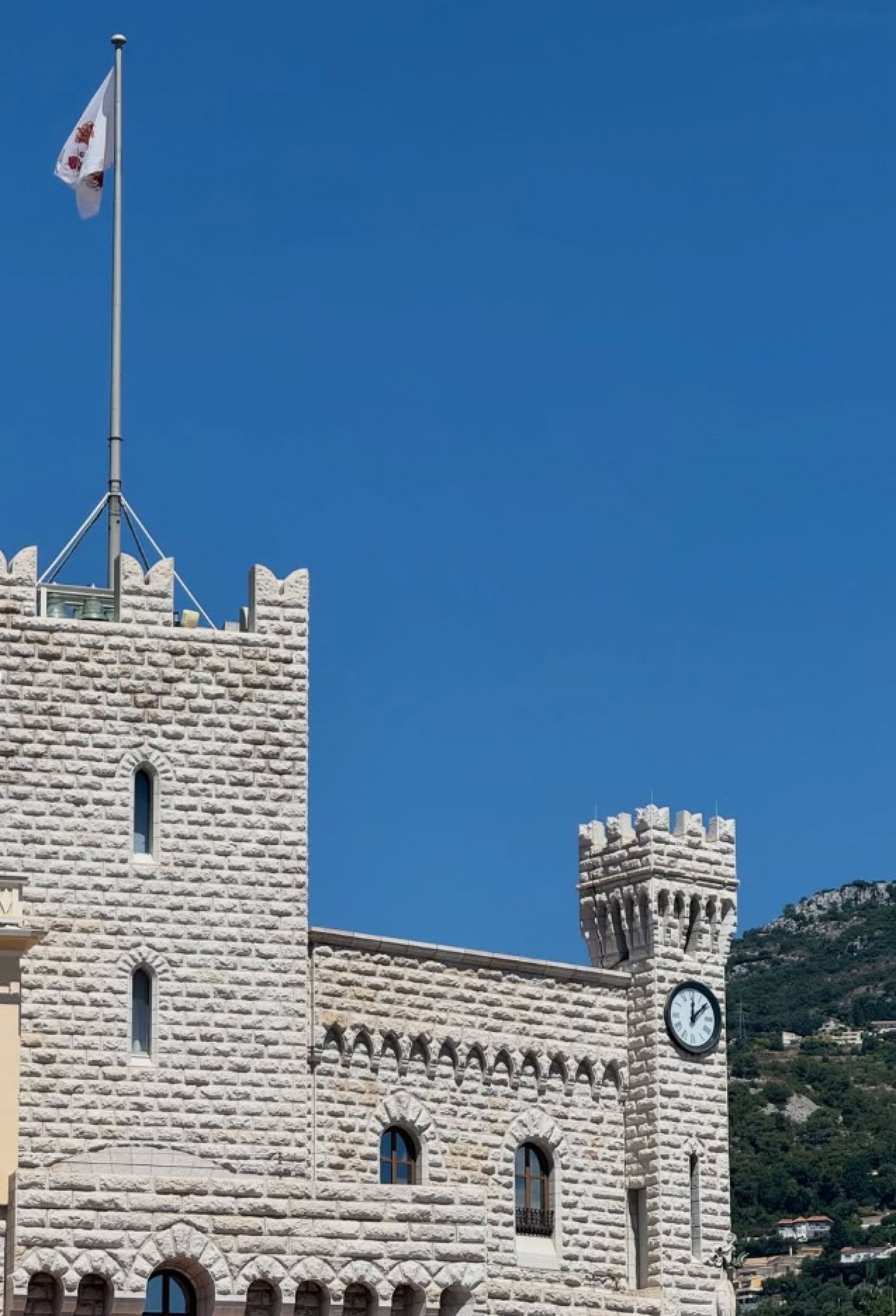Acompanhada da mãe, Ana Hikari visitou o Principado de Mônaco e explorou demais pontos turísticos da região - Reprodução / Instagram