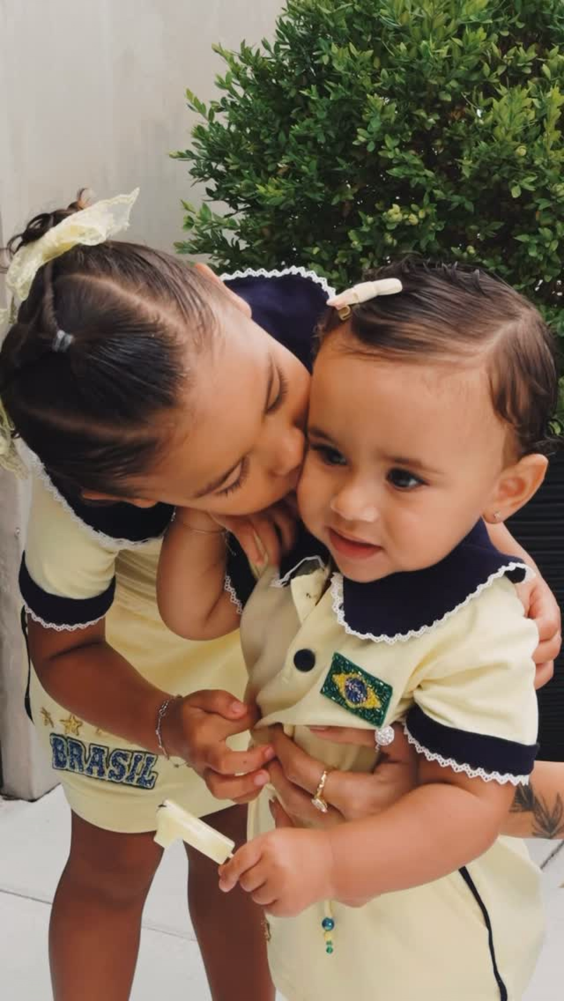 Neymar e Bruna Biancardi celebram 1 ano da filha Mel nas redes sociais