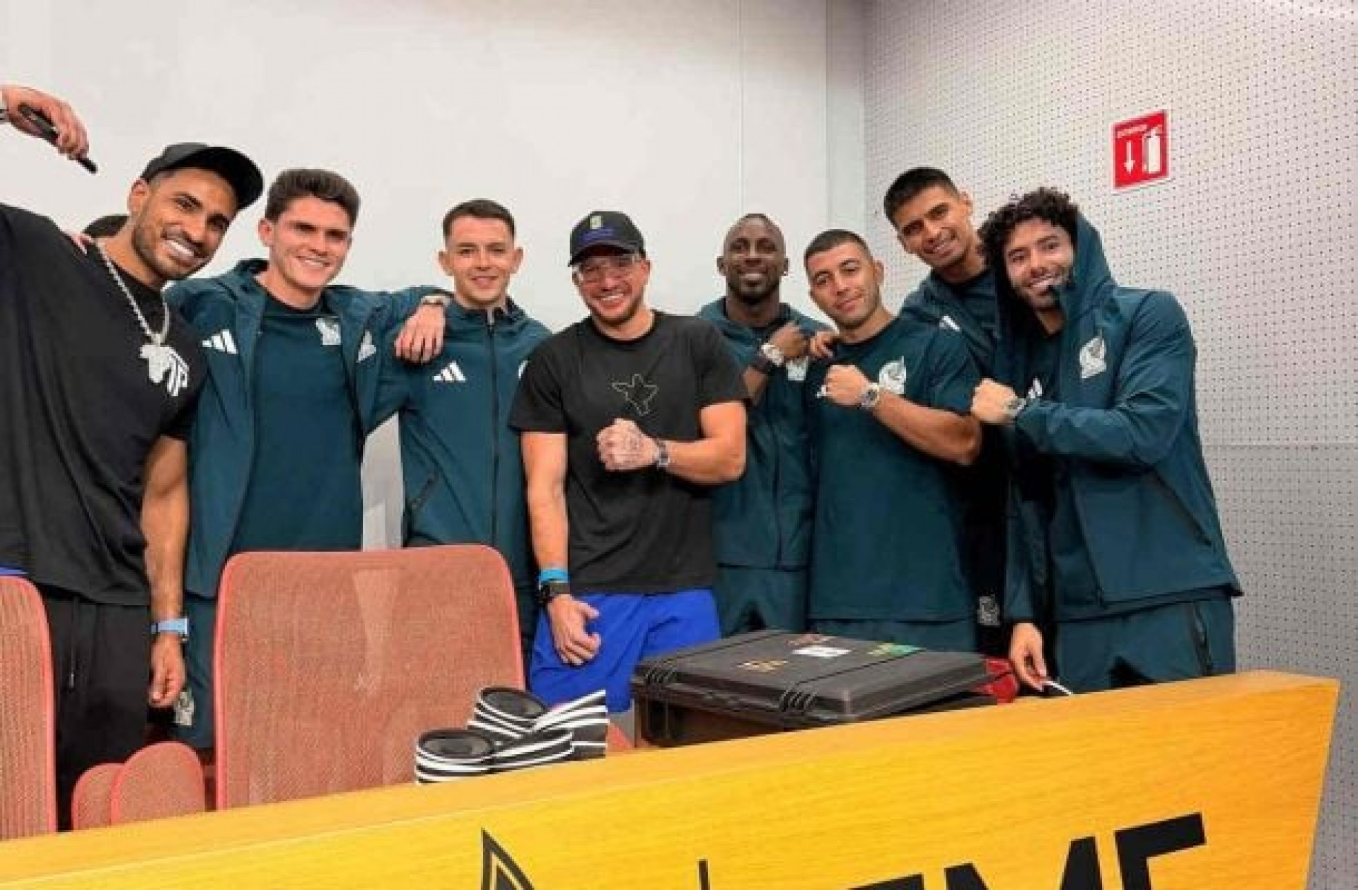 M&eacute;xico devolve rel&oacute;gios Rolex ap&oacute;s presente milion&aacute;rio de influenciador na Copa do Mundo