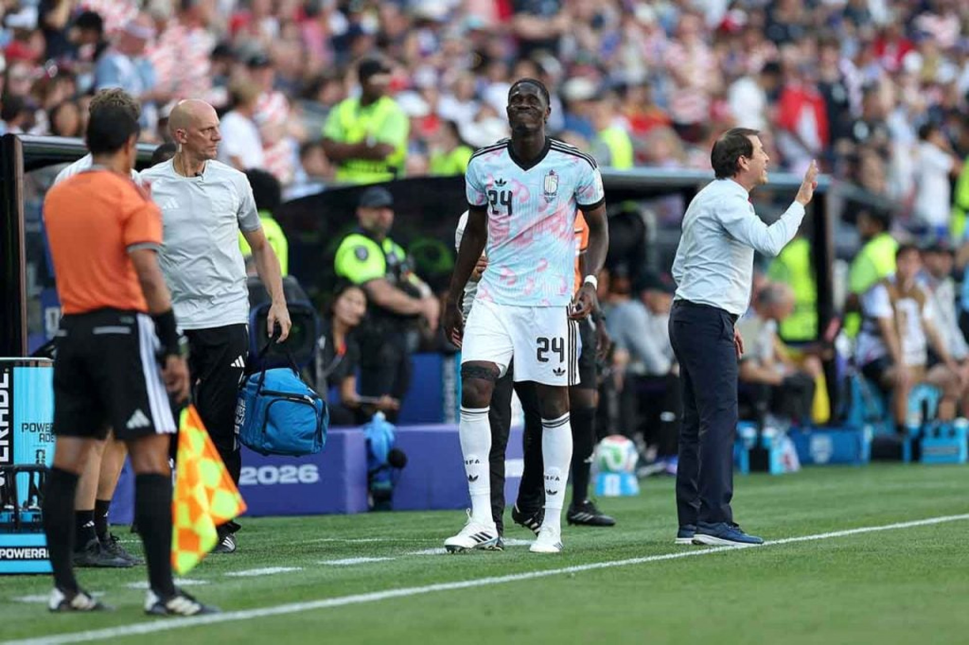 Onana deixa gramado lesionado e preocupa a B&eacute;lgica