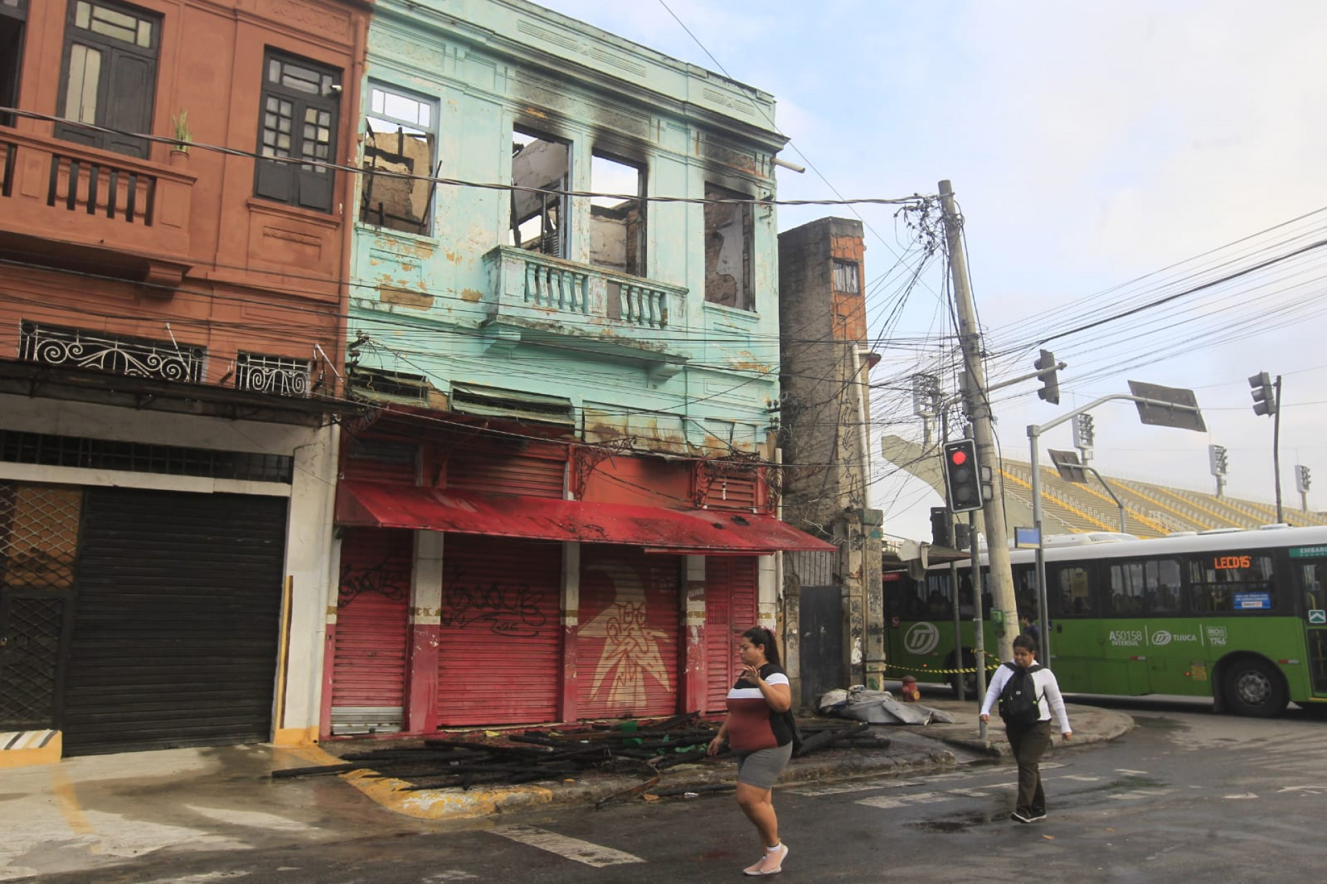 Incêndio atingiu imóvel no Catumbi - Reginaldo Pimenta/Agência O DIA