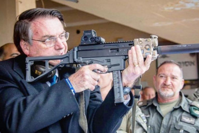 Defesa de Bolsonaro esclarece armas não encontradas pelo Exército