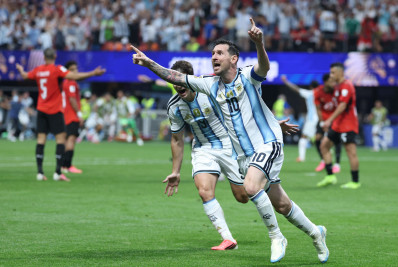 Argentina consegue virada no fim, vence Egito e vai às quartas da Copa