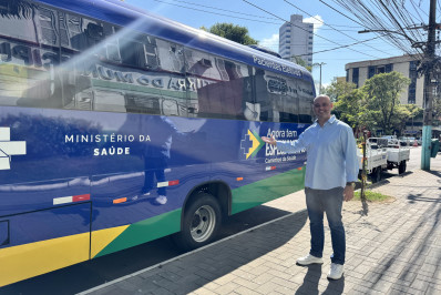 Três Rios recebe micro-ônibus para fortalecer o transporte de pacientes do SUS