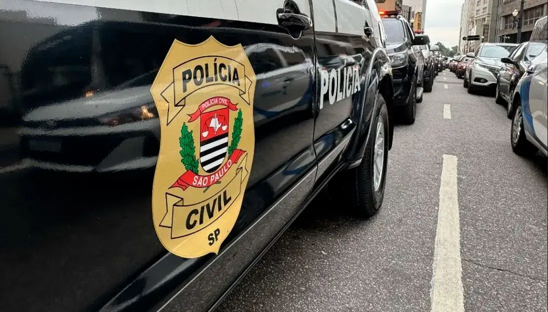 PMs encontram bebê mamando na mãe morta em caso de feminicídio