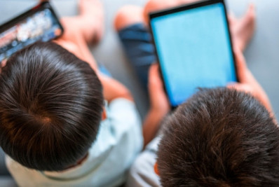Férias escolares: como reduzir o tempo de tela das crianças de forma leve e divertida