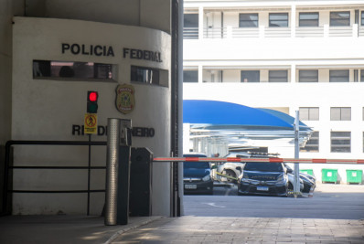 Mulher é presa por furtar bagagens no Aeroporto do Galeão