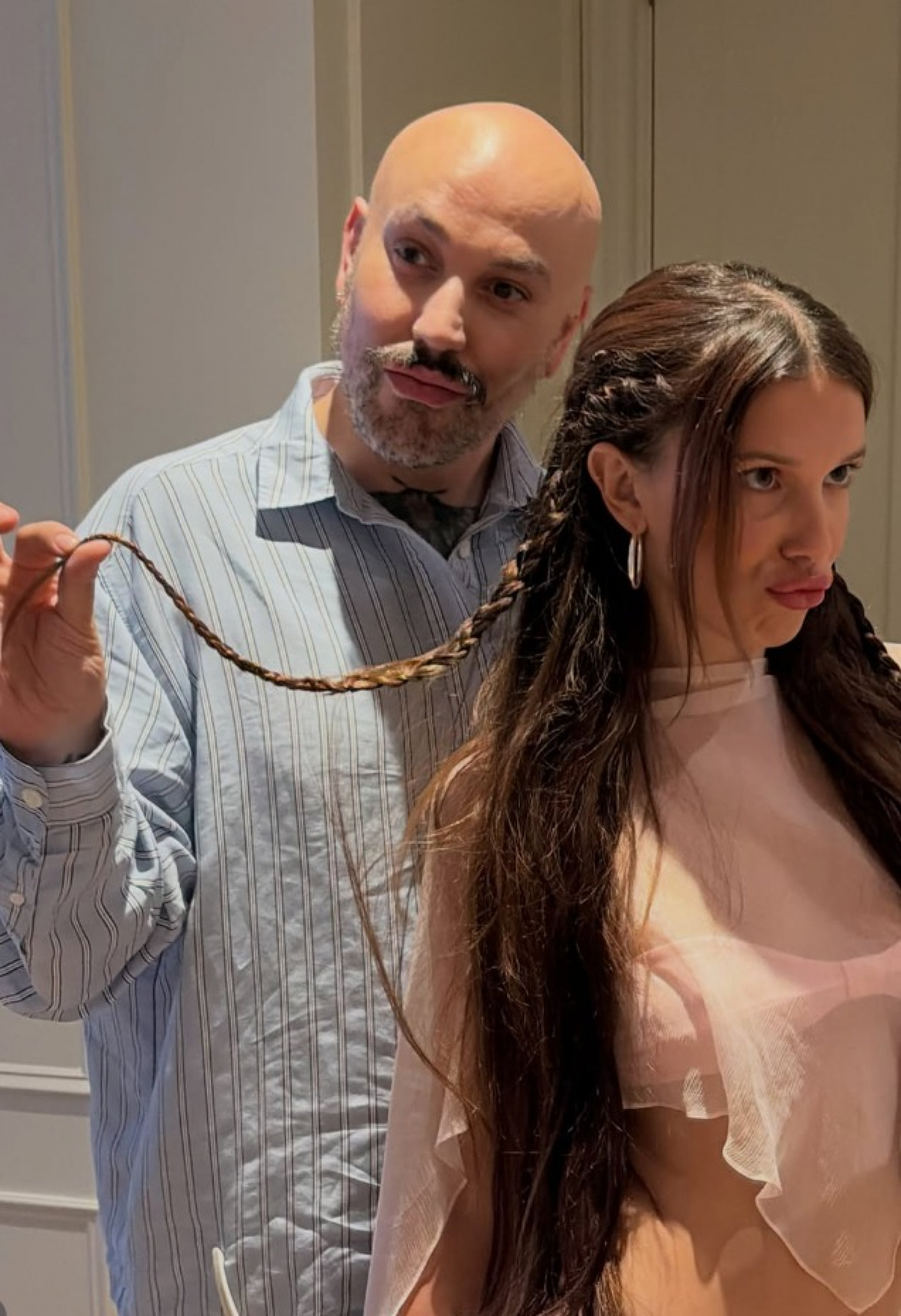 Millie Bobby Brown compartilhou novo visual feito pelo hairstylist britânico 'Pete Burkill' - Reprodução / Instagram