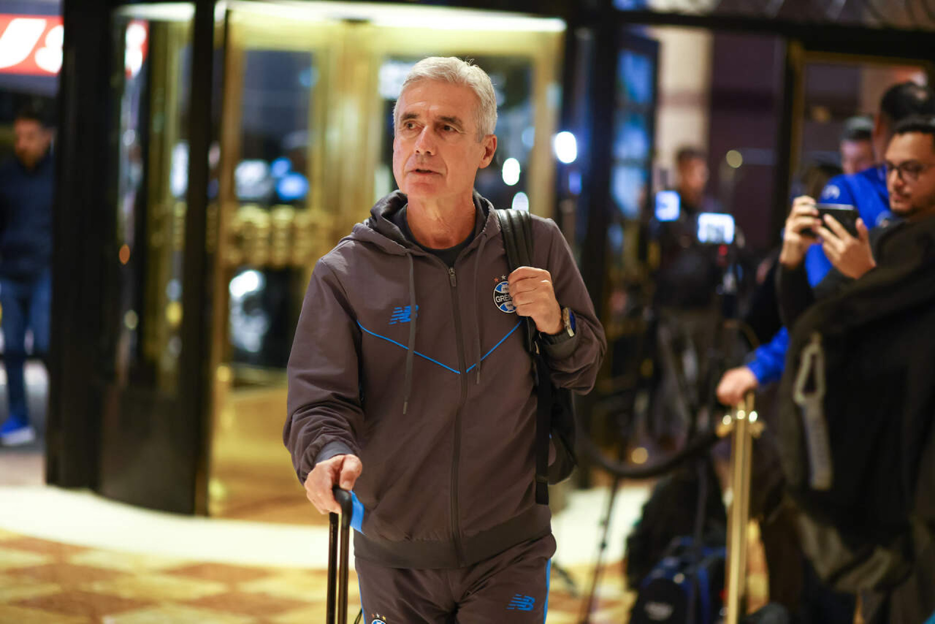 Gr&ecirc;mio liga alerta ap&oacute;s depender de Carlos Vinicius no ataque