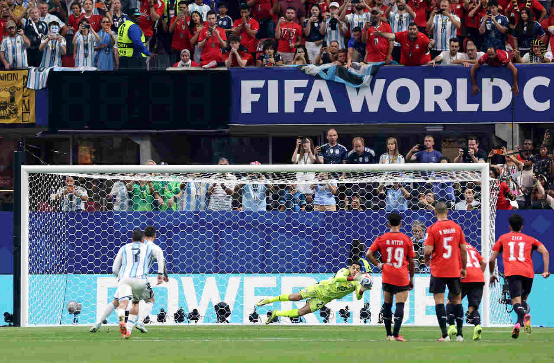 Messi aumenta recorde negativo em Copas do Mundo com p&ecirc;nalti perdido