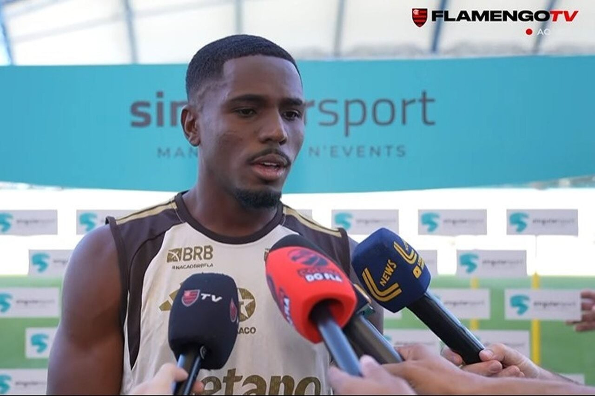 Evertton Ara&uacute;jo revela foco no Flamengo, mas admite sonho de jogar na Europa