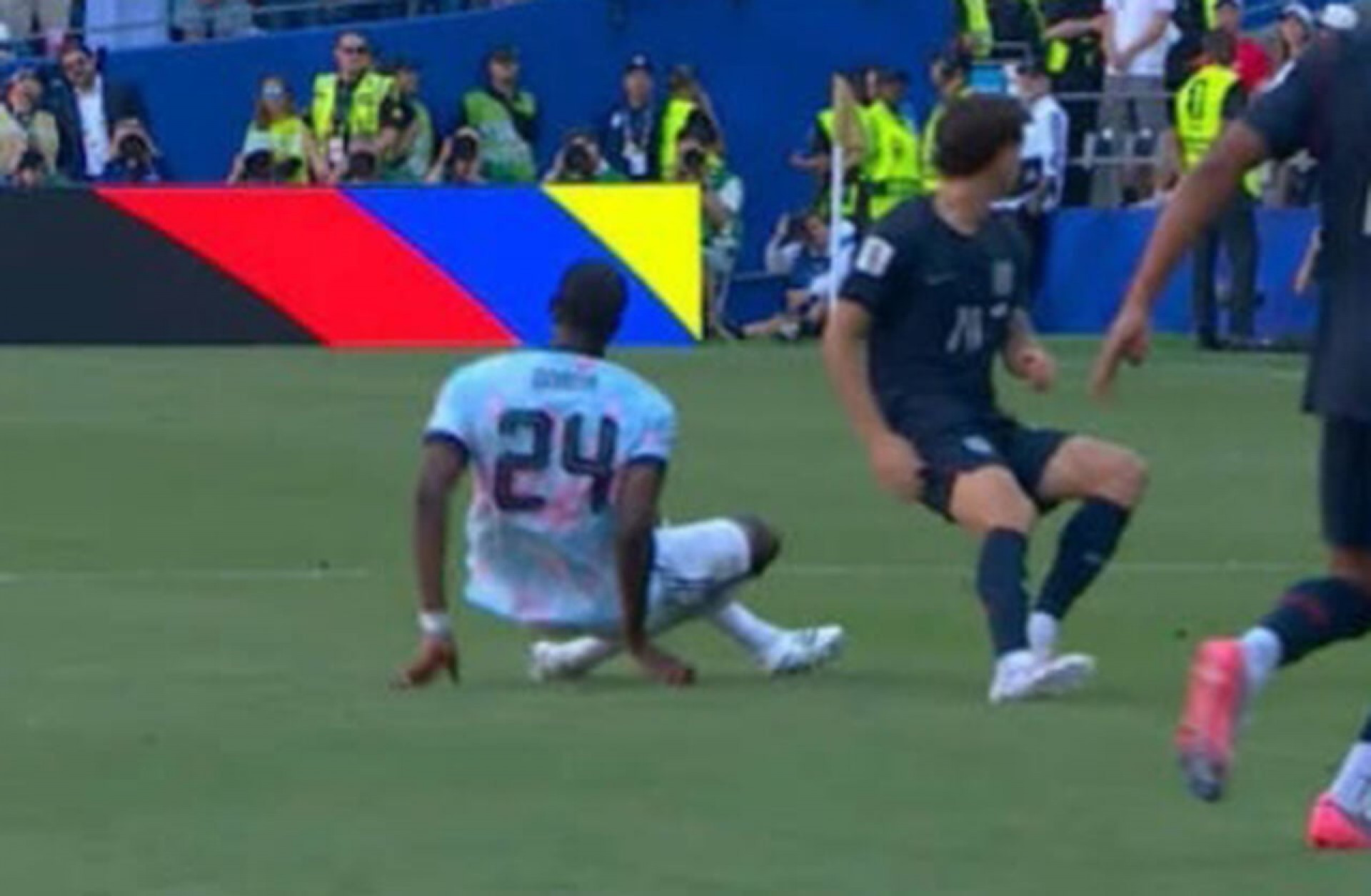 Onana sofre ruptura de ligamento e est&aacute; do restante da Copa do Mundo 2026