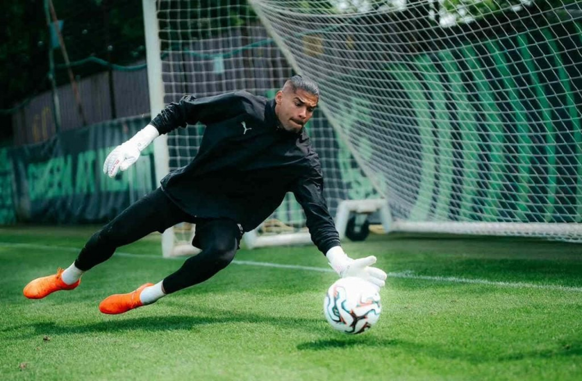 Botafogo negocia contrata&ccedil;&atilde;o de goleiro de clube belga