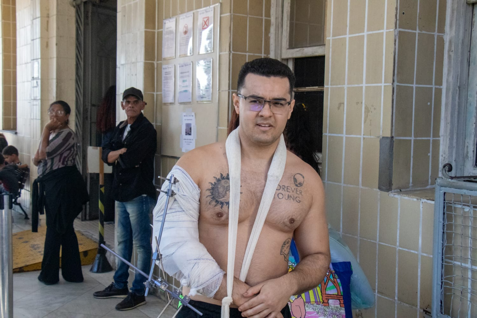 Natan passou por cirurgia após ser baleado no braço e recebeu alta nesta terça - Érica Martin/Agência O DIA