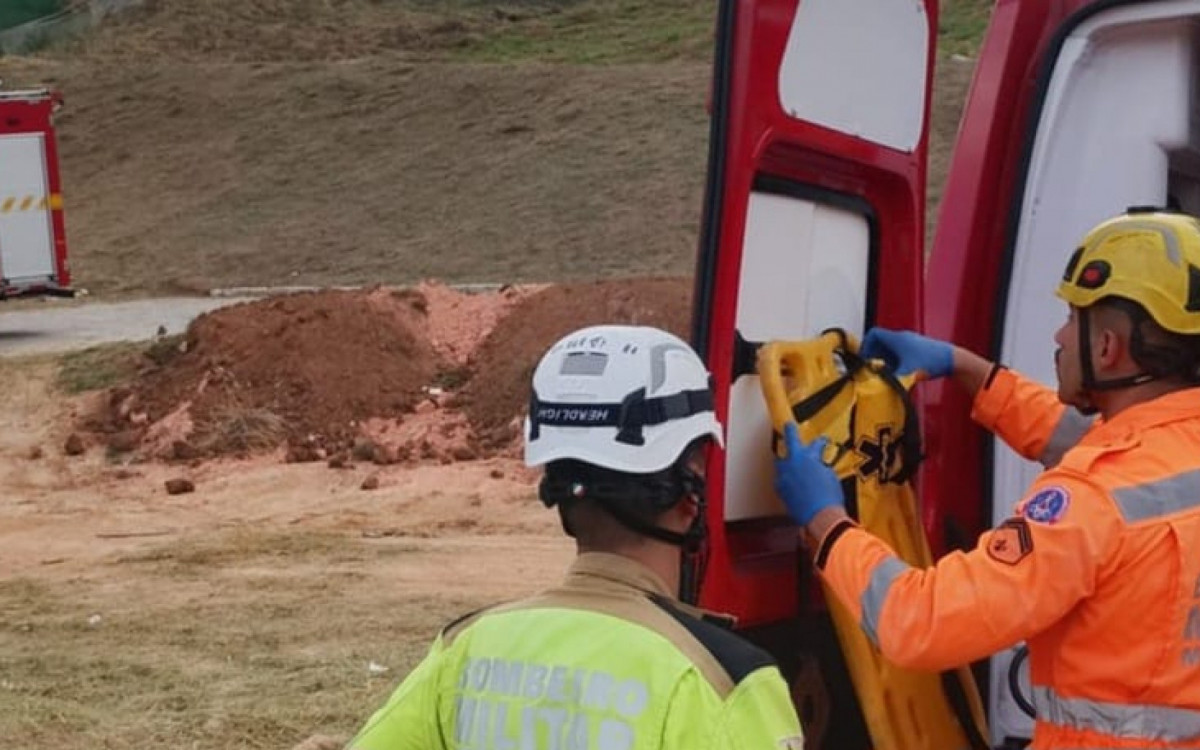 Homem caiu em cova de quatro metros de profundidade  