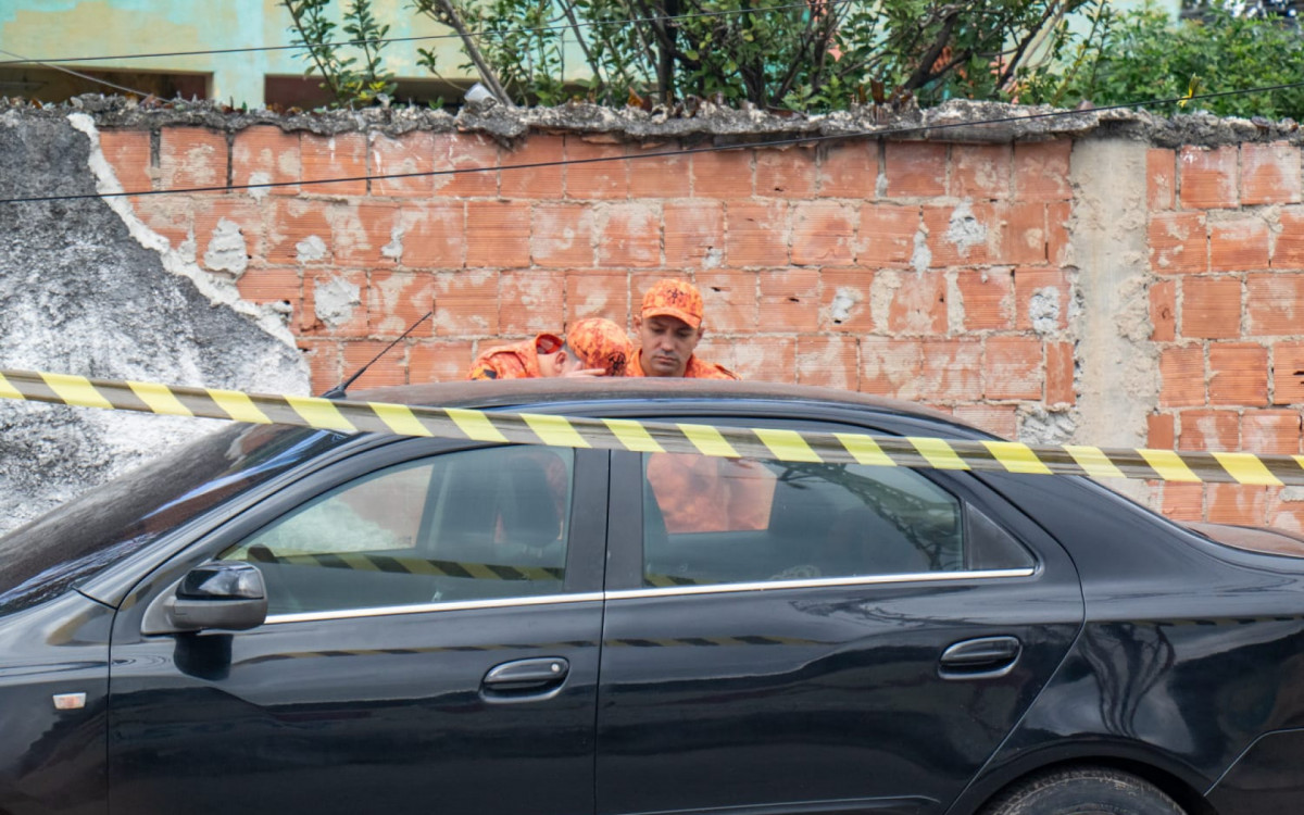 Corpos foram removidos do local na manhã desta quarta (8) - Érica Martin/Agência O DIA