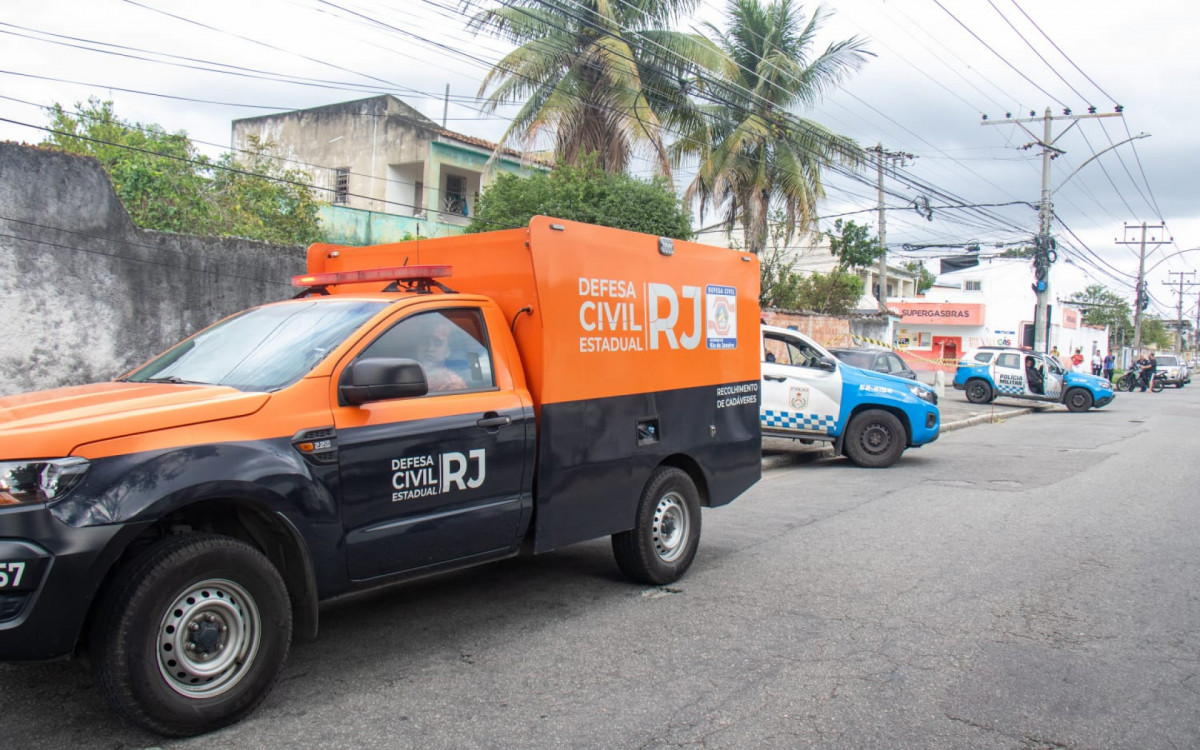 Corpos foram removidos do local na manhã desta quarta (8) - Érica Martin/Agência O DIA