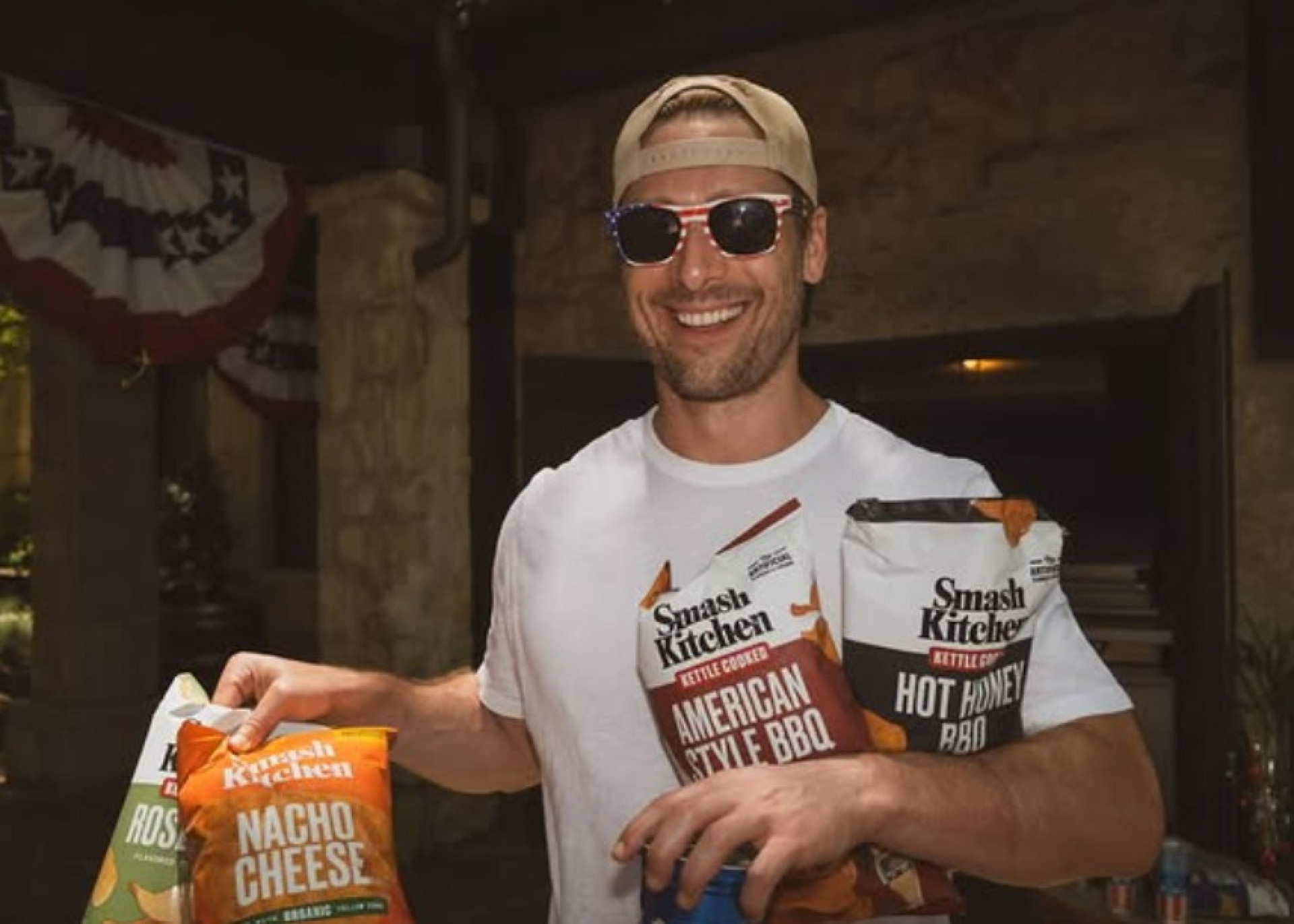 Glen Powell comemorou o feriado do dia 4 de julho com amigos e Michelle Randolph, nova namorada - Reprodução / Instagram