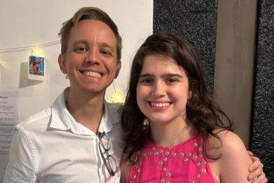 Filha de Tadeu Schmidt anuncia noivado: 'Amor da minha vida'