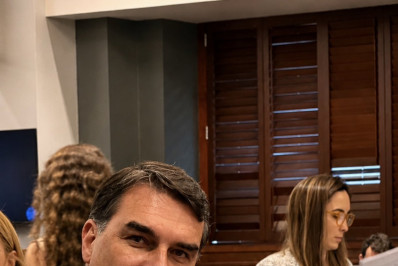 Planalto repudia fala de Flávio Bolsonaro sobre tarifaço nos EUA