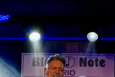Marcos Hasselmann ilumina o Palco Astronauta Especial no Centro Cultural Cauby Peixoto
