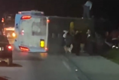 Ônibus tomba na BR-040 e deixa cerca de 20 feridos em MG