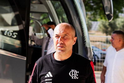 Leonardo Jardim elogia atuação dos jovens em vitória do Flamengo