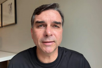 Flávio critica busca na casa de Bolsonaro: 'Constrangimento danado'