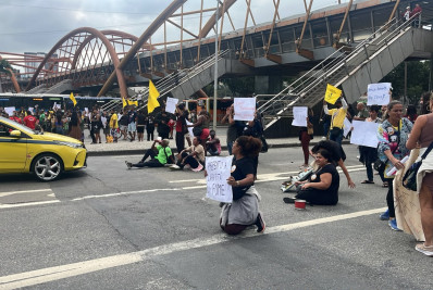 Ambulantes protestam contra novas regras para ocupação da orla do Rio