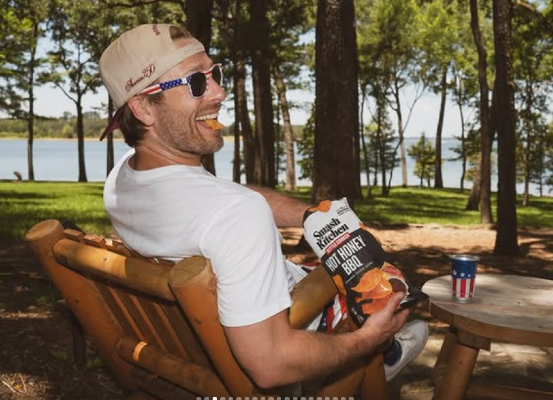 Glen Powell comemorou o feriado do dia 4 de julho com amigos e Michelle Randolph, nova namorada - Reprodução / Instagram