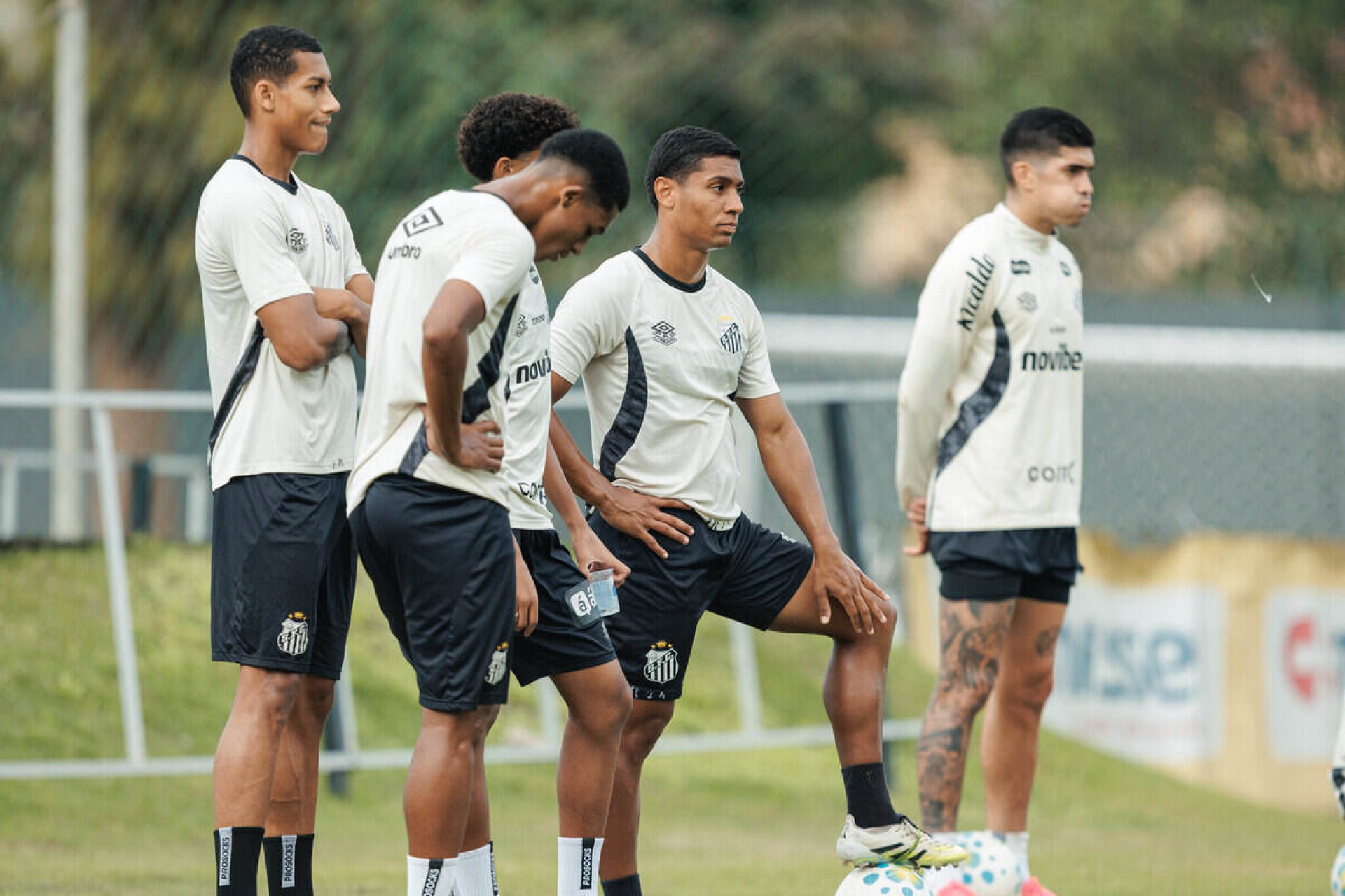 Cuca comanda treino t&aacute;tico no Santos visando testes antes da volta do Brasileir&atilde;o