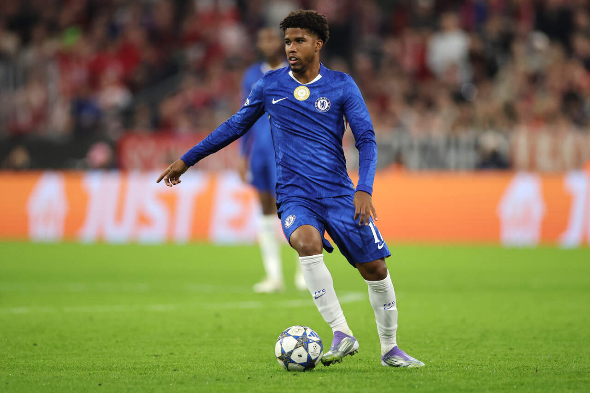Manchester United encaminha a contrata&ccedil;&atilde;o de Andrey Santos, do Chelsea
