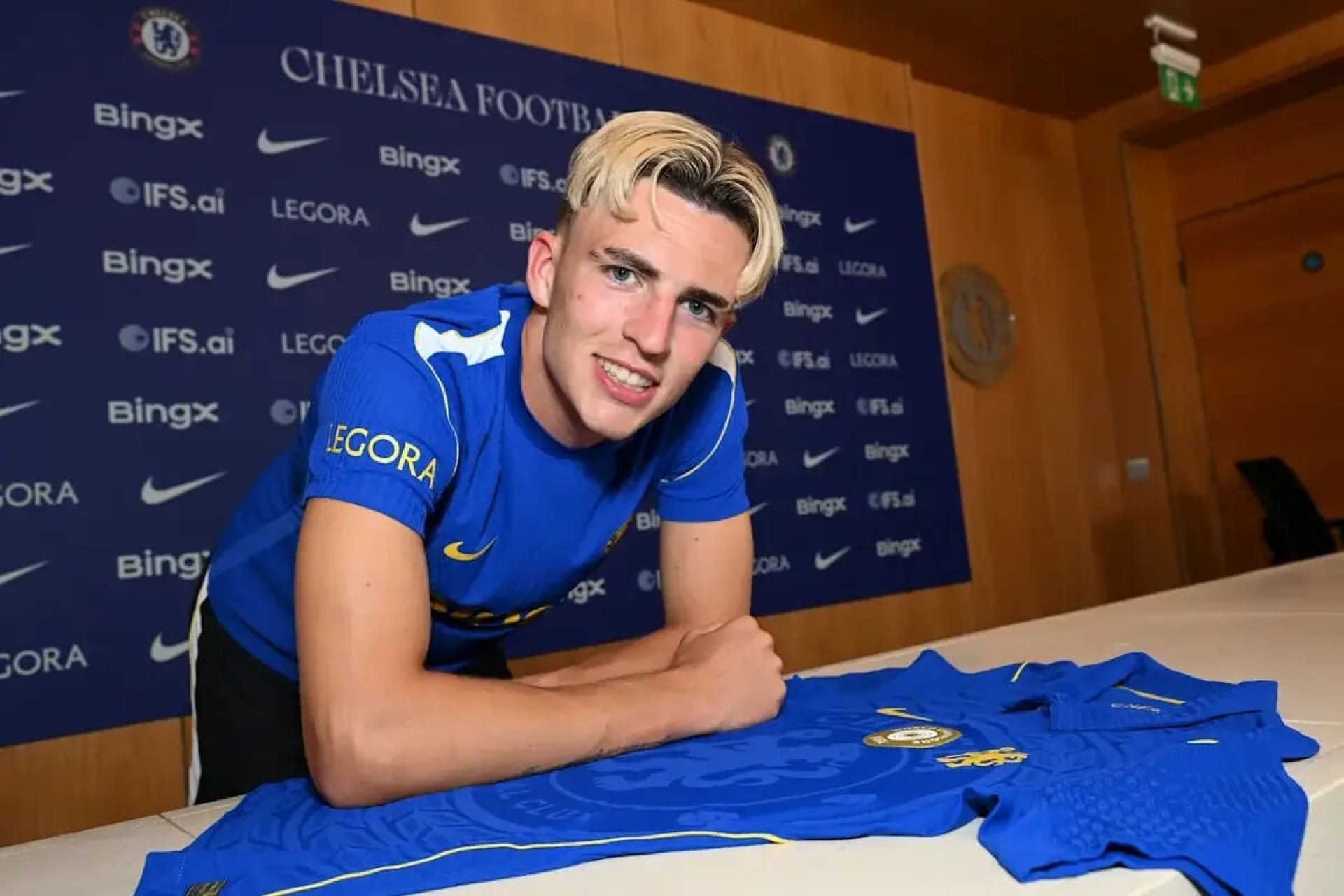 Chelsea renova com promessa inglesa e empresta atacante ao Sporting