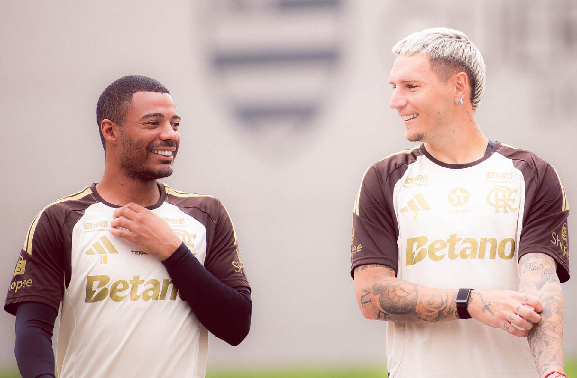 De la Cruz e Varela se reapresentam ao Flamengo