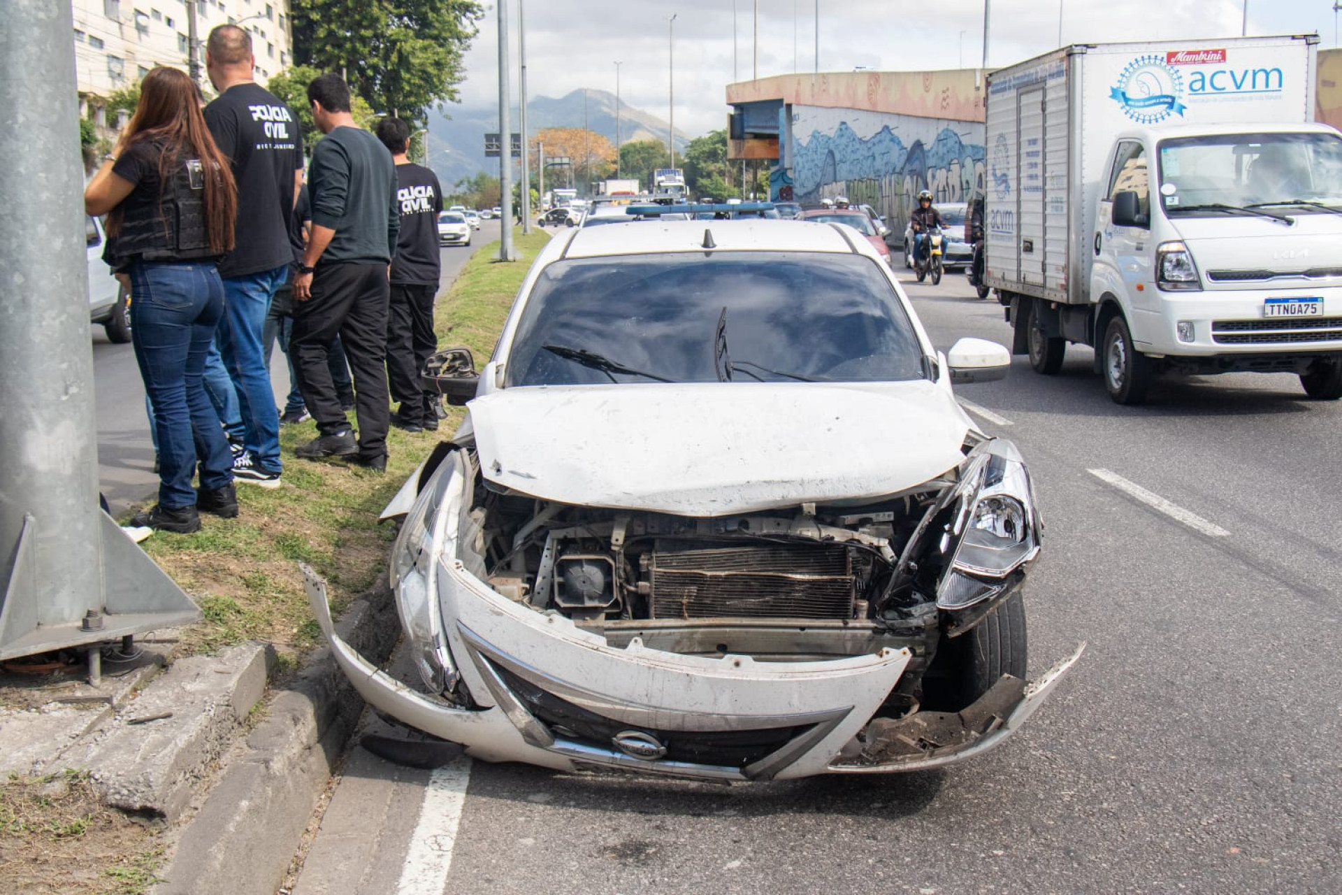 Ataque a policiais civis na Avenida Brasil mobilizou centenas de agentes, nesta quarta-feira (8) - Érica Martin / Agência O DIA