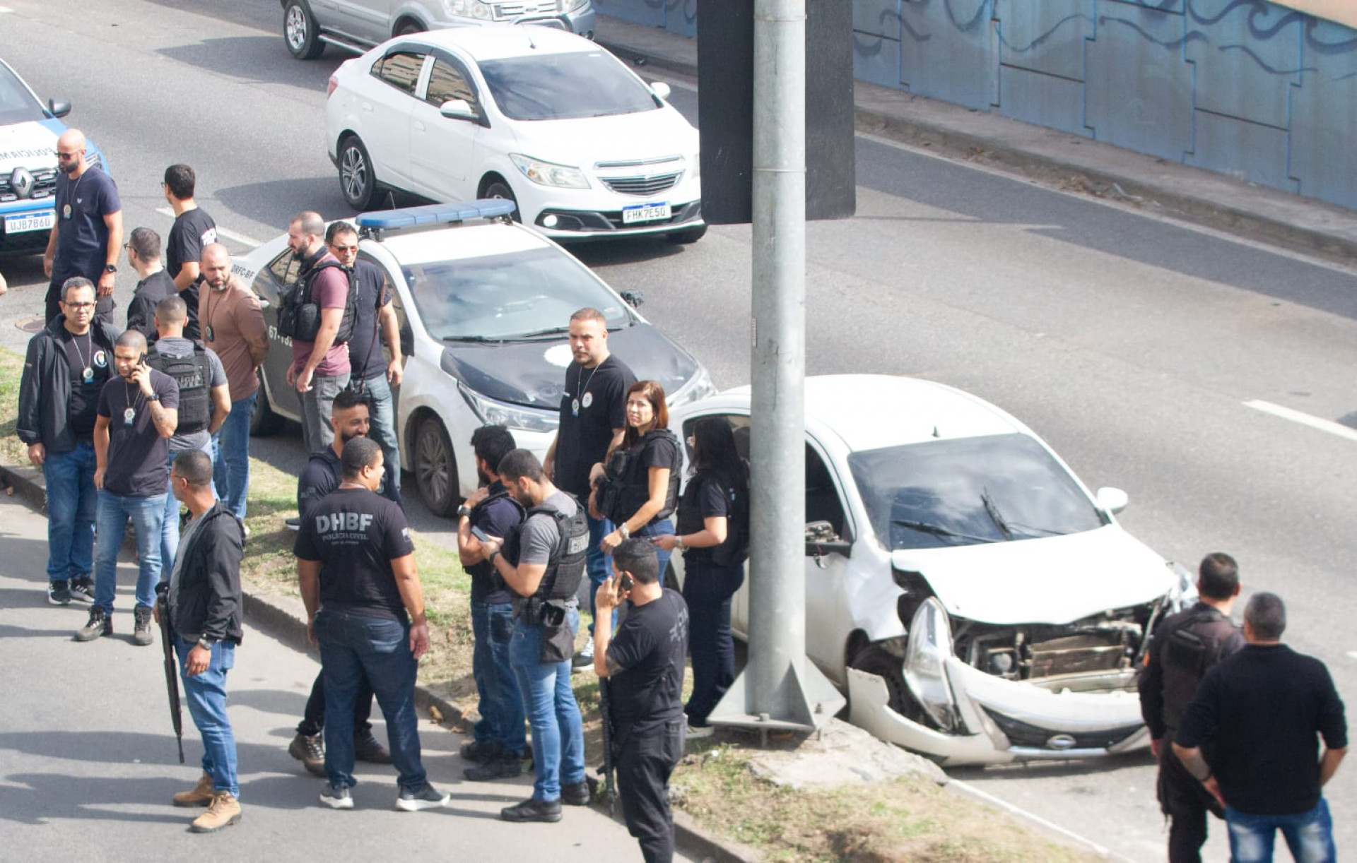 Ataque a policiais civis na Avenida Brasil mobilizou centenas de agentes, nesta quarta-feira (8) - Érica Martin / Agência O DIA