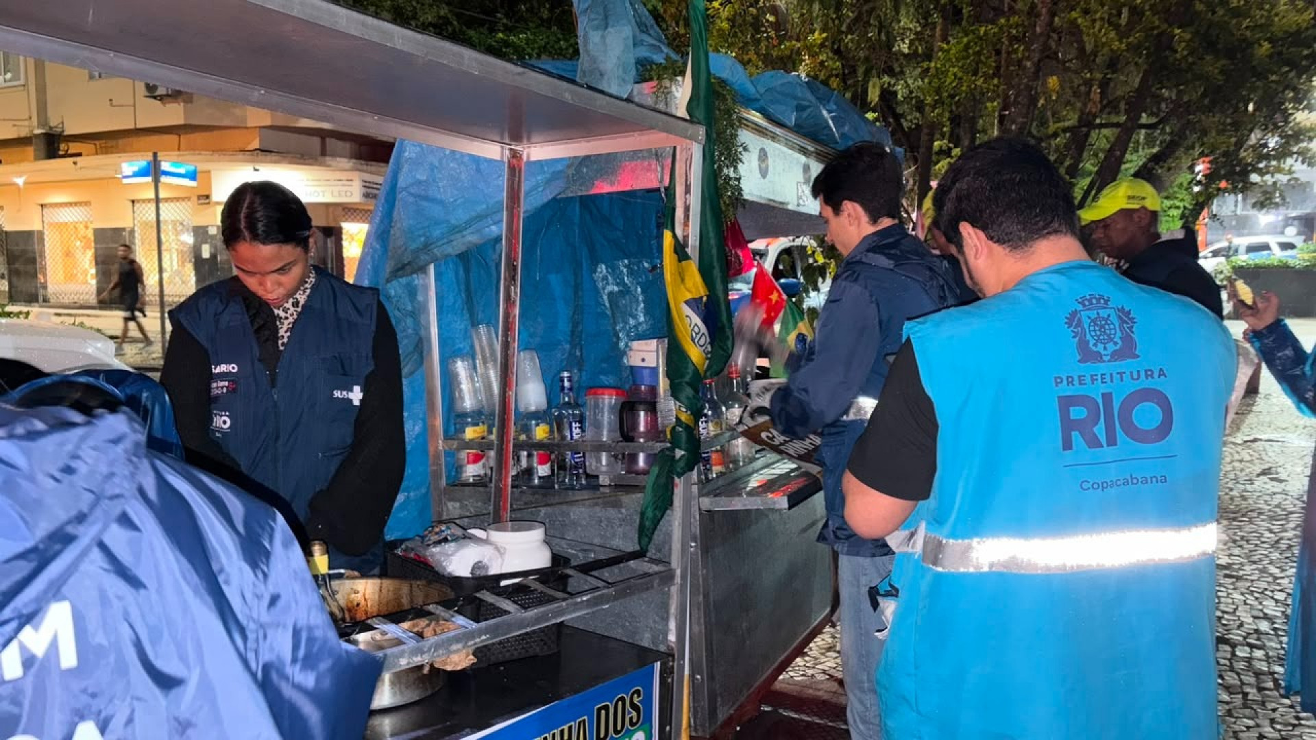 Operação em Copacabana, na Zona Sul do Rio, descartou alimentos impróprios para consumo - Jonas Monteiro / Subprefeitura da Zona Sul