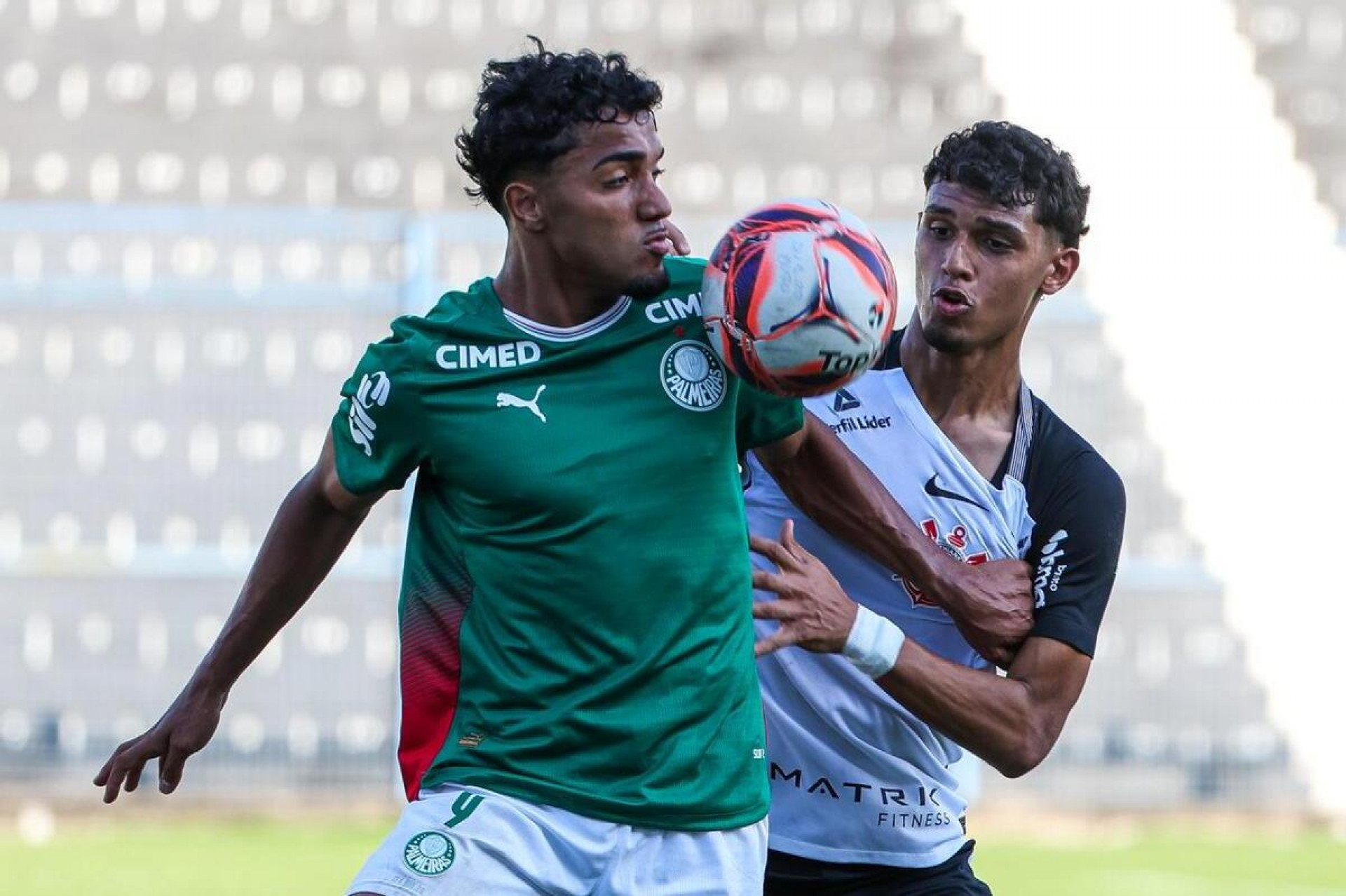 Palmeiras vence o Corinthians no fim e sai na frente nas quartas do Brasileiro Sub-20