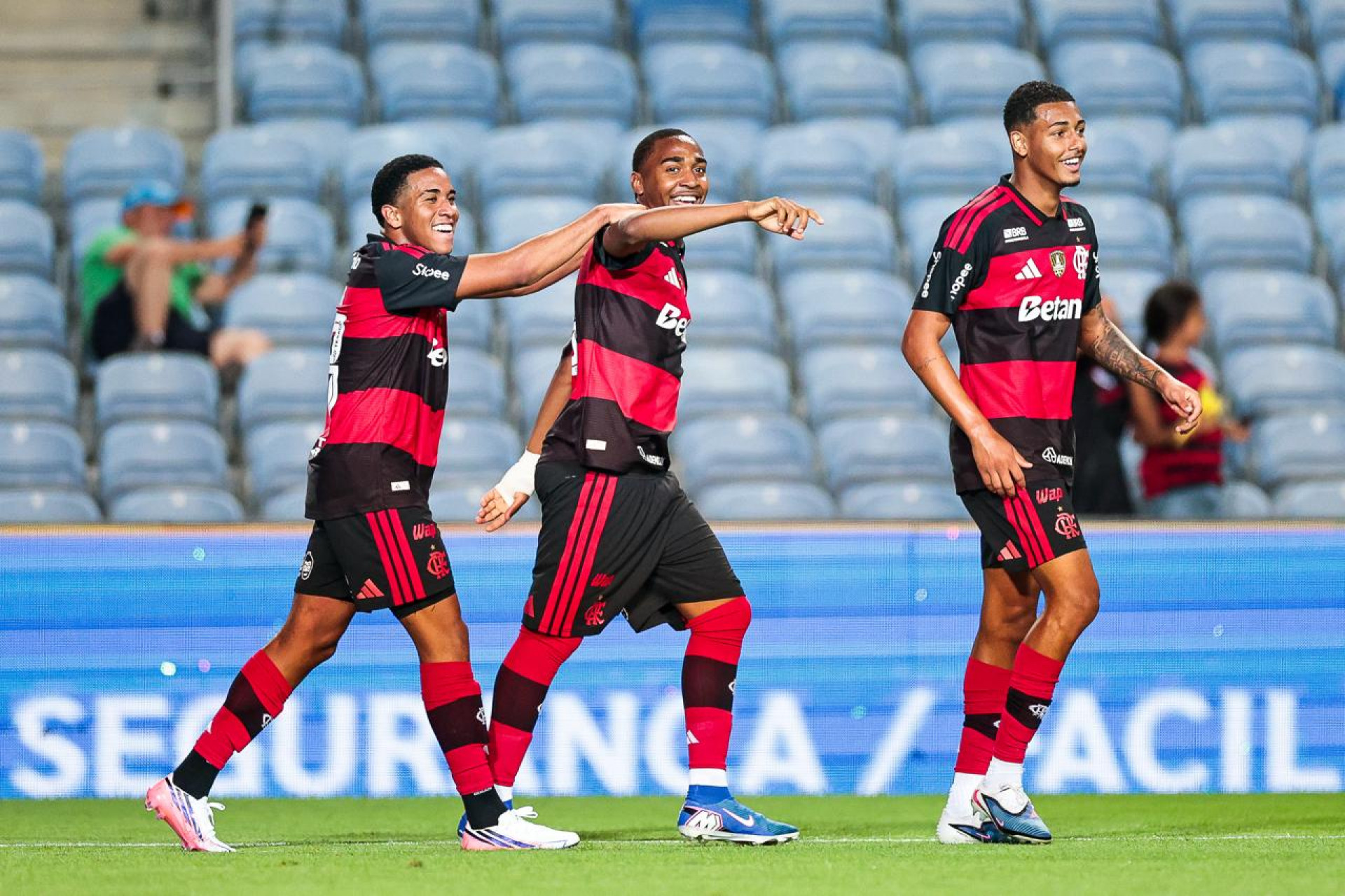 Lorran marcou na vitória do Flamengo sobre o Lausanne-Sport, da Suíça - Gilvan de Souza / Flamengo