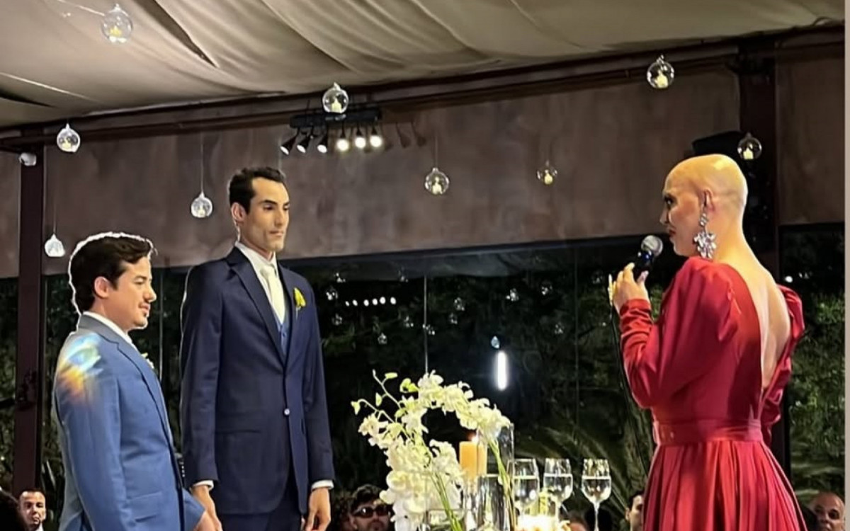  Douglas Souza se casa com Gabriel Campos 
