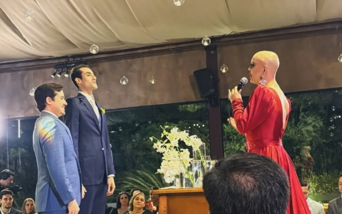  Douglas Souza se casa com Gabriel Campos 