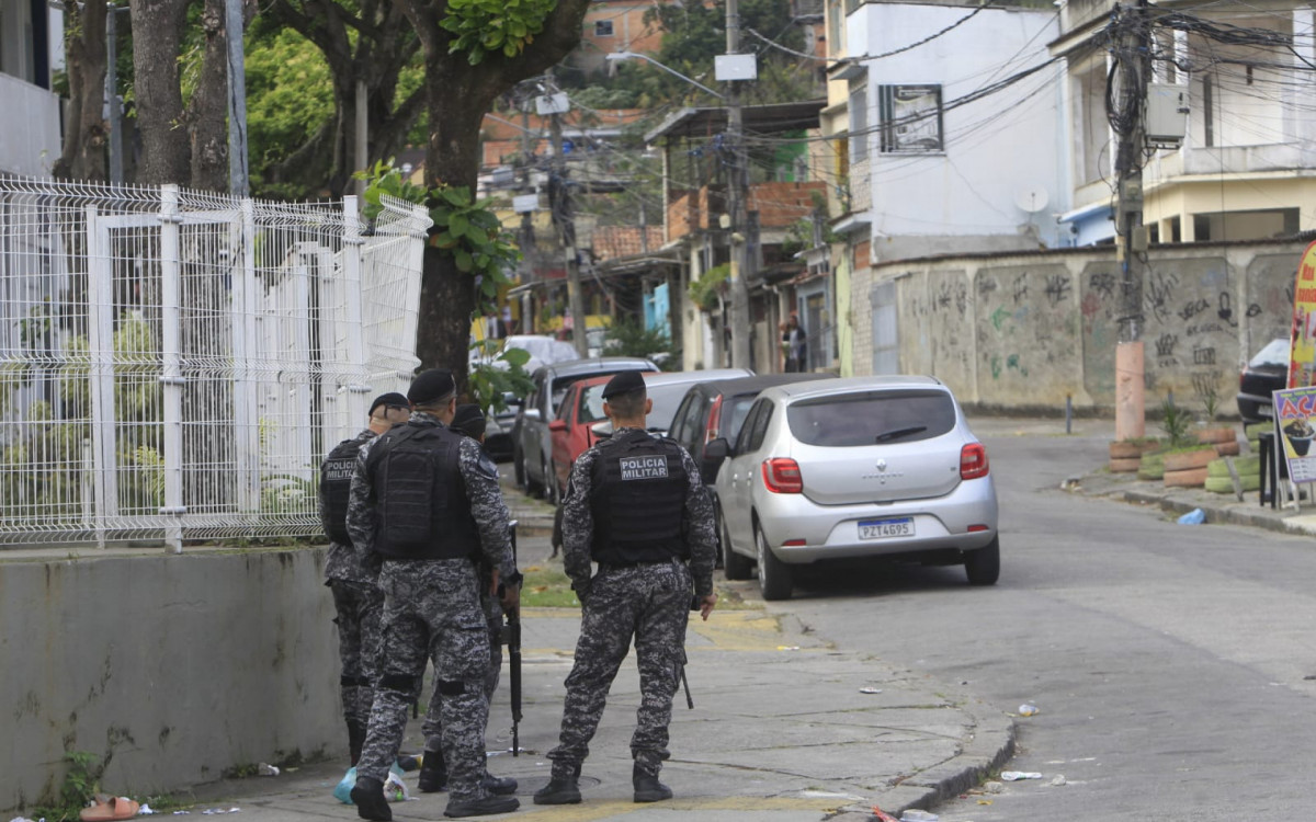 Pol&iacute;cia Militar mira opera&ccedil;&atilde;o contra cobran&ccedil;a ilegal de servi&ccedil;os em Realengo - Reginaldo Pimenta / Ag&ecirc;ncia O DIA