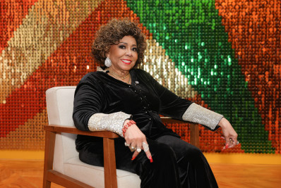 Alcione prestigia lançamento de exposição em homenagem a ela 
