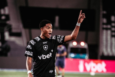 De olho na Copa, lateral do Botafogo destaca evolução do futebol belga