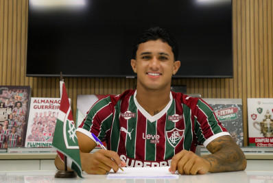 Joia comemora renovação com o Fluminense: 'É um sonho de pequeno'
