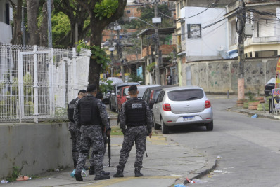 PM deflagra ação contra cobrança ilegal de serviços em Realengo