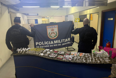 Dupla é presa com drogas durante ação da PM na Japuíba, em Angra