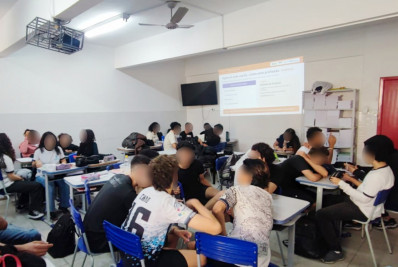 Assistência Social de Volta Redonda promove oficina sobre inteligência artificial, criatividade e comunicação para estudantes